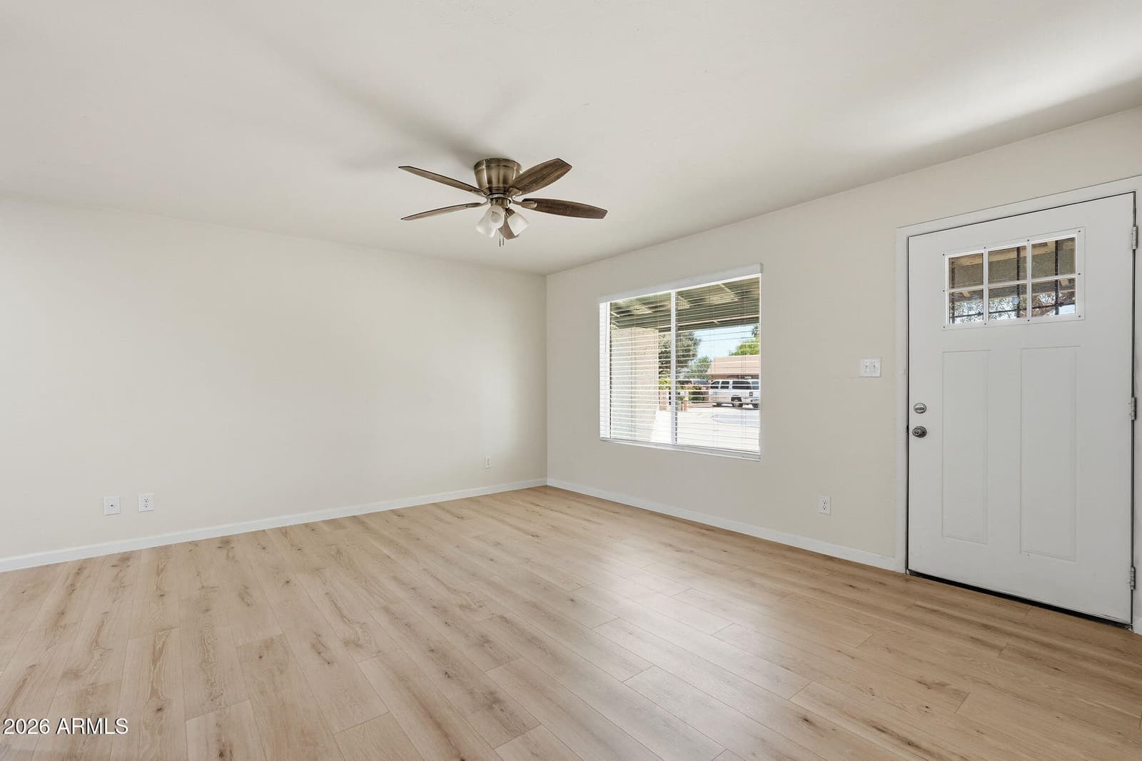 612 W FARMDALE Avenue, Mesa, AZ 85210 — photo 6 of 39