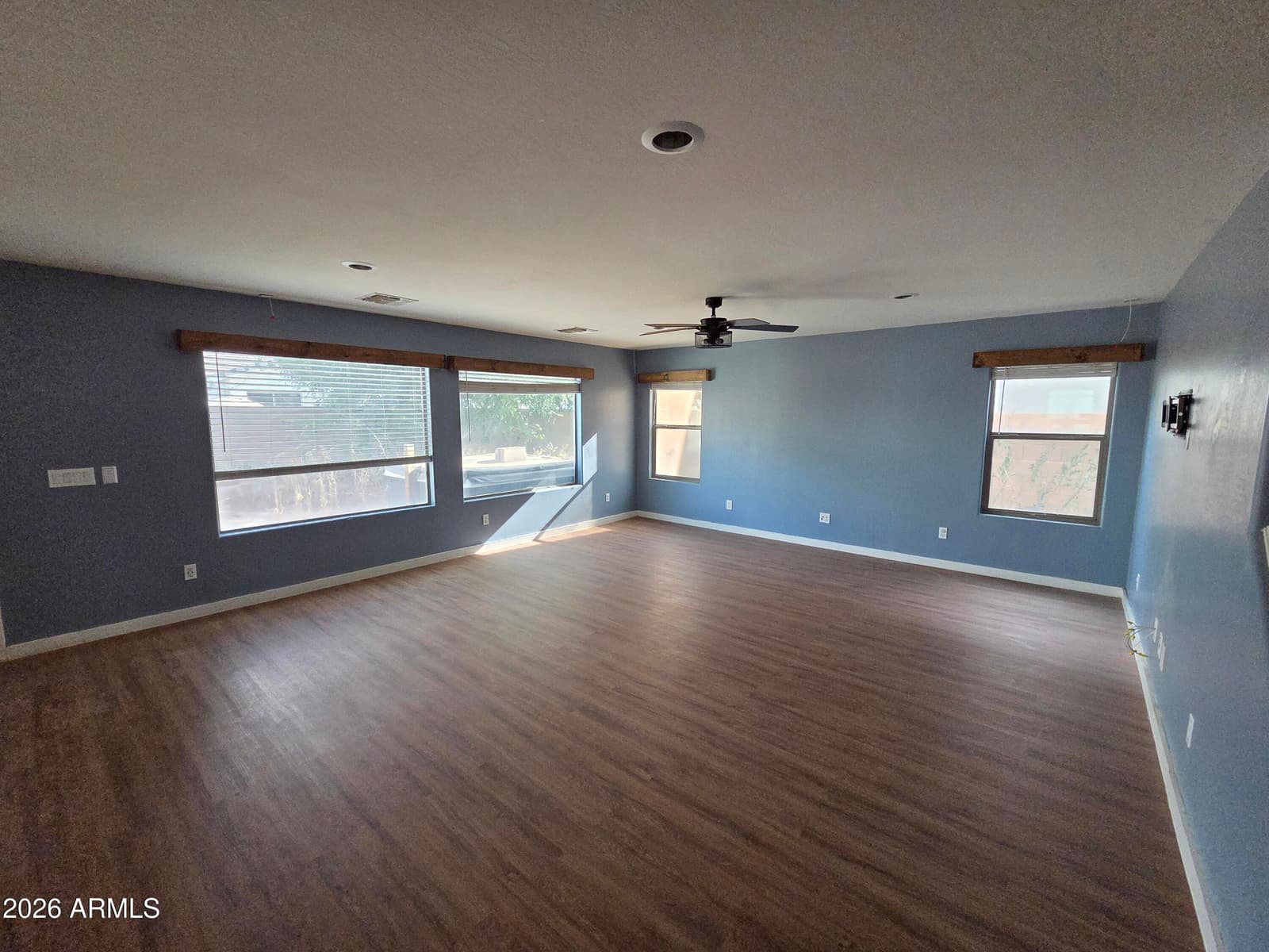 775 E LESLIE Avenue, San Tan Valley, AZ 85140 — photo 5 of 19