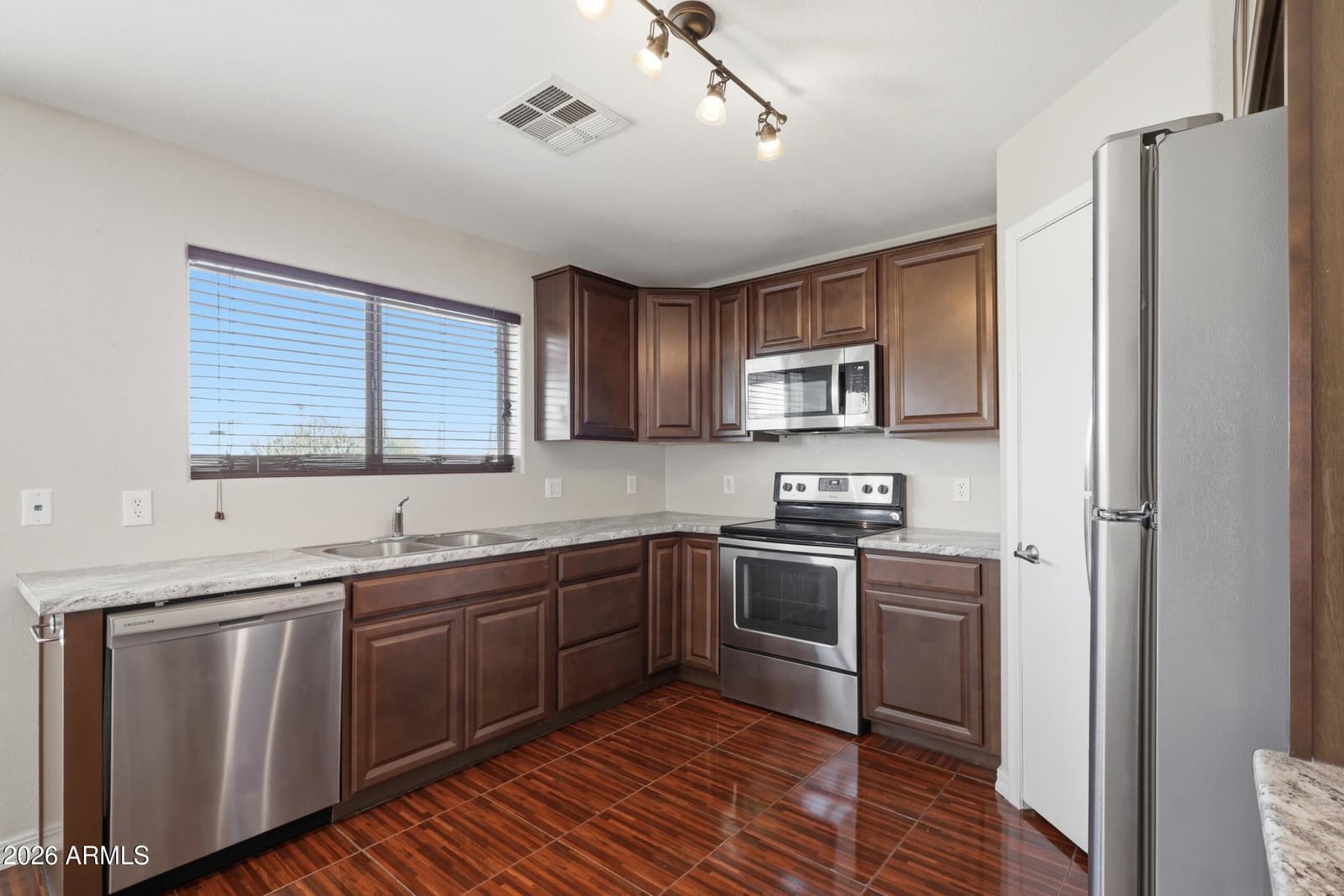 3560 W MESQUITE Avenue, San Tan Valley, AZ 85144 — photo 9 of 39