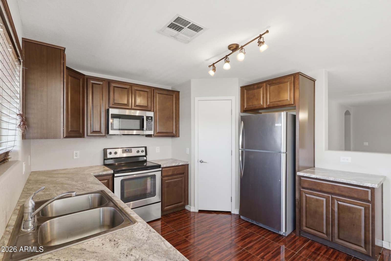 3560 W MESQUITE Avenue, San Tan Valley, AZ 85144 — photo 10 of 39
