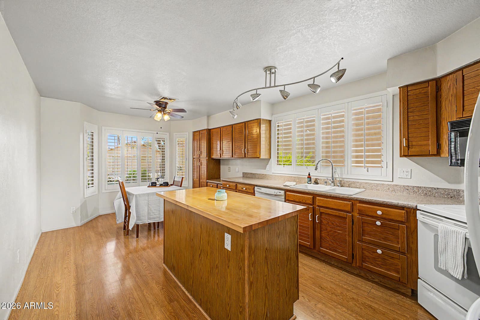 4606 E SHOMI Street, Phoenix, AZ 85044 — photo 9 of 25