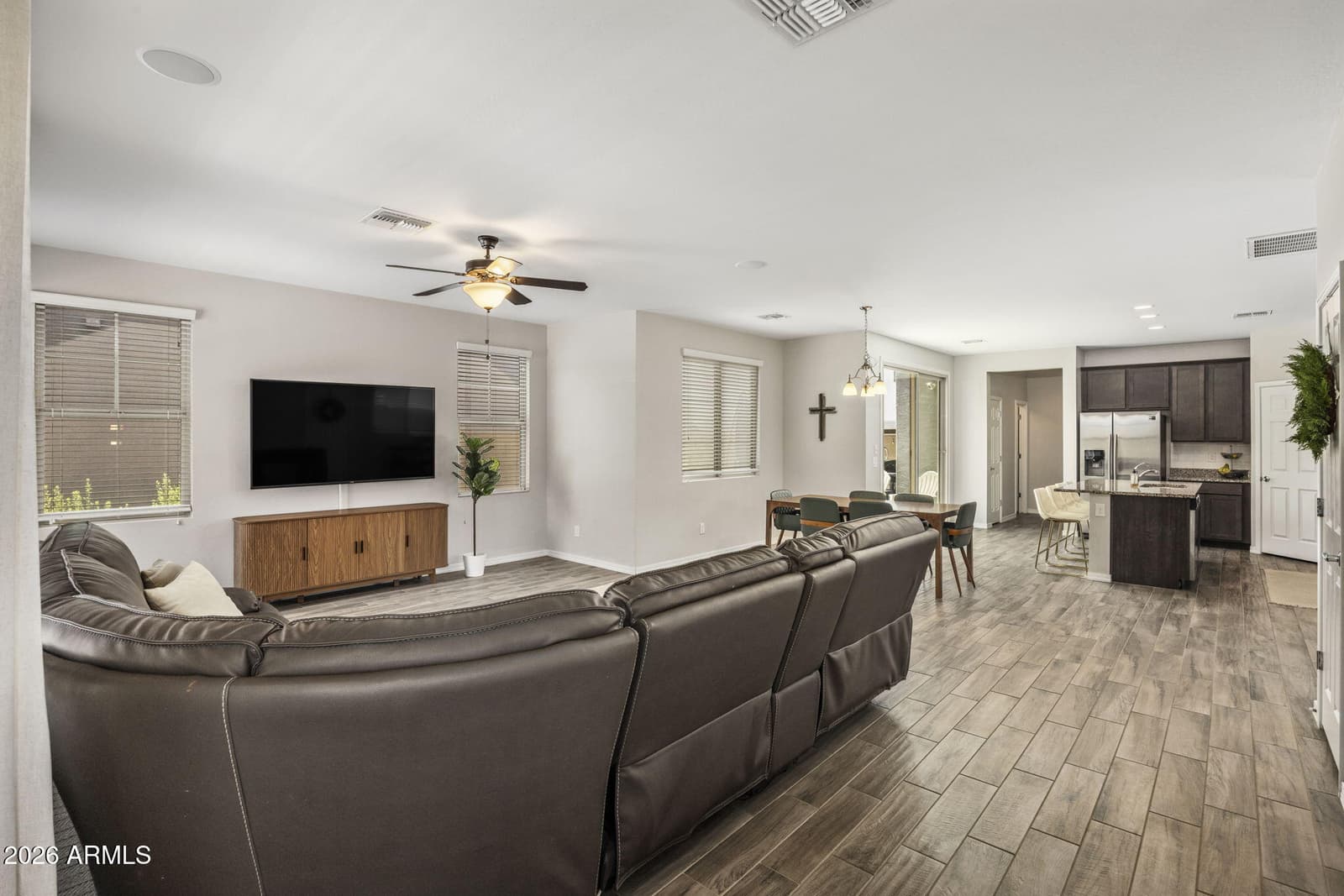 2022 W DESERT HOLLOW Drive, Phoenix, AZ 85085 — photo 3 of 25