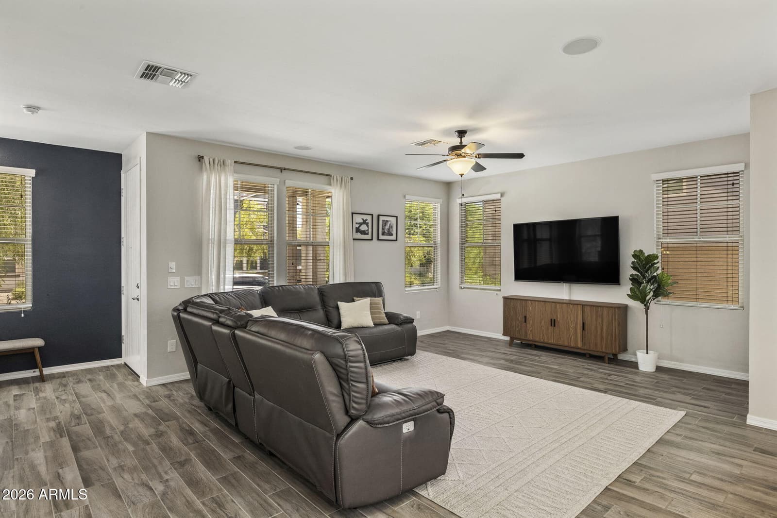 2022 W DESERT HOLLOW Drive, Phoenix, AZ 85085 — photo 5 of 25