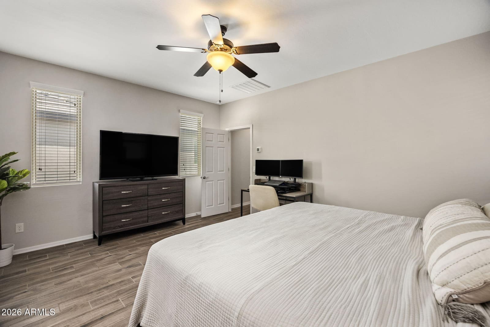 2022 W DESERT HOLLOW Drive, Phoenix, AZ 85085 — photo 10 of 25