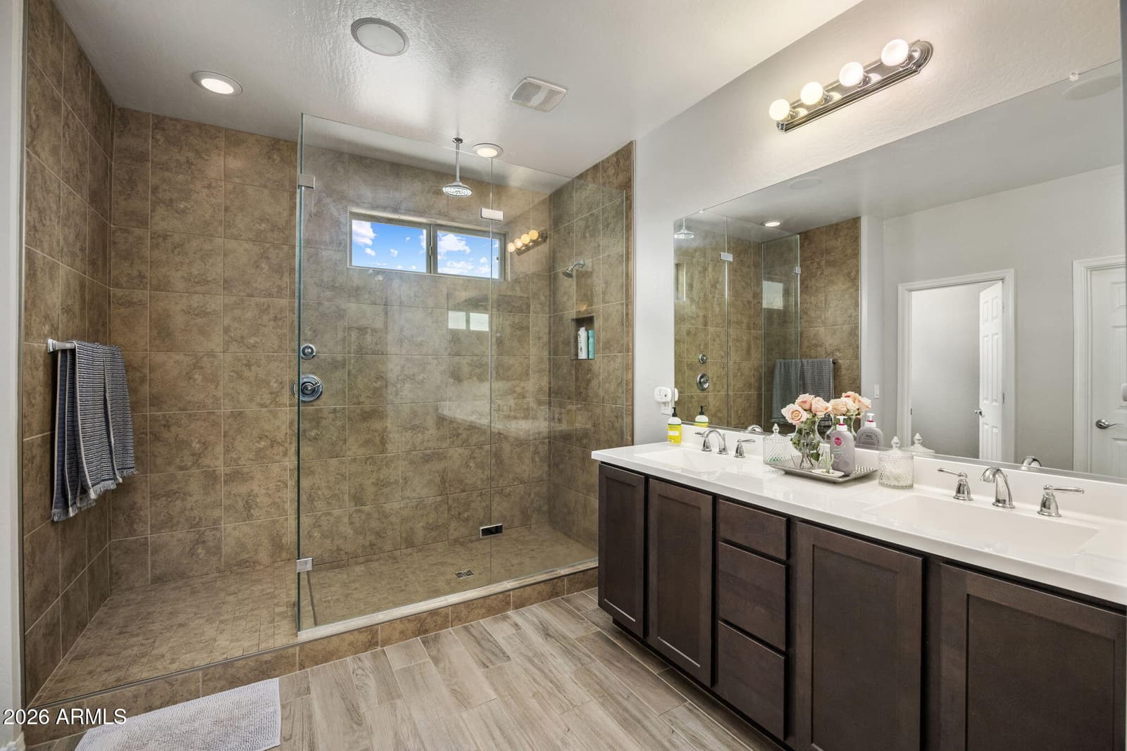 2022 W DESERT HOLLOW Drive, Phoenix, AZ 85085 — photo 12 of 25