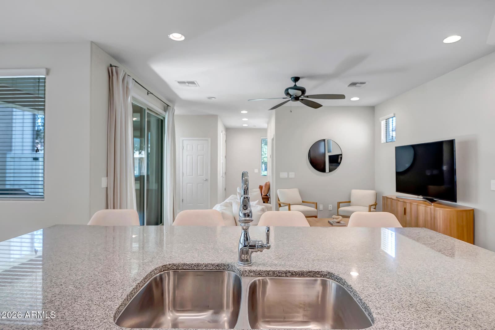 2252 S BASMATH Lane, Gilbert, AZ 85295 — photo 10 of 36