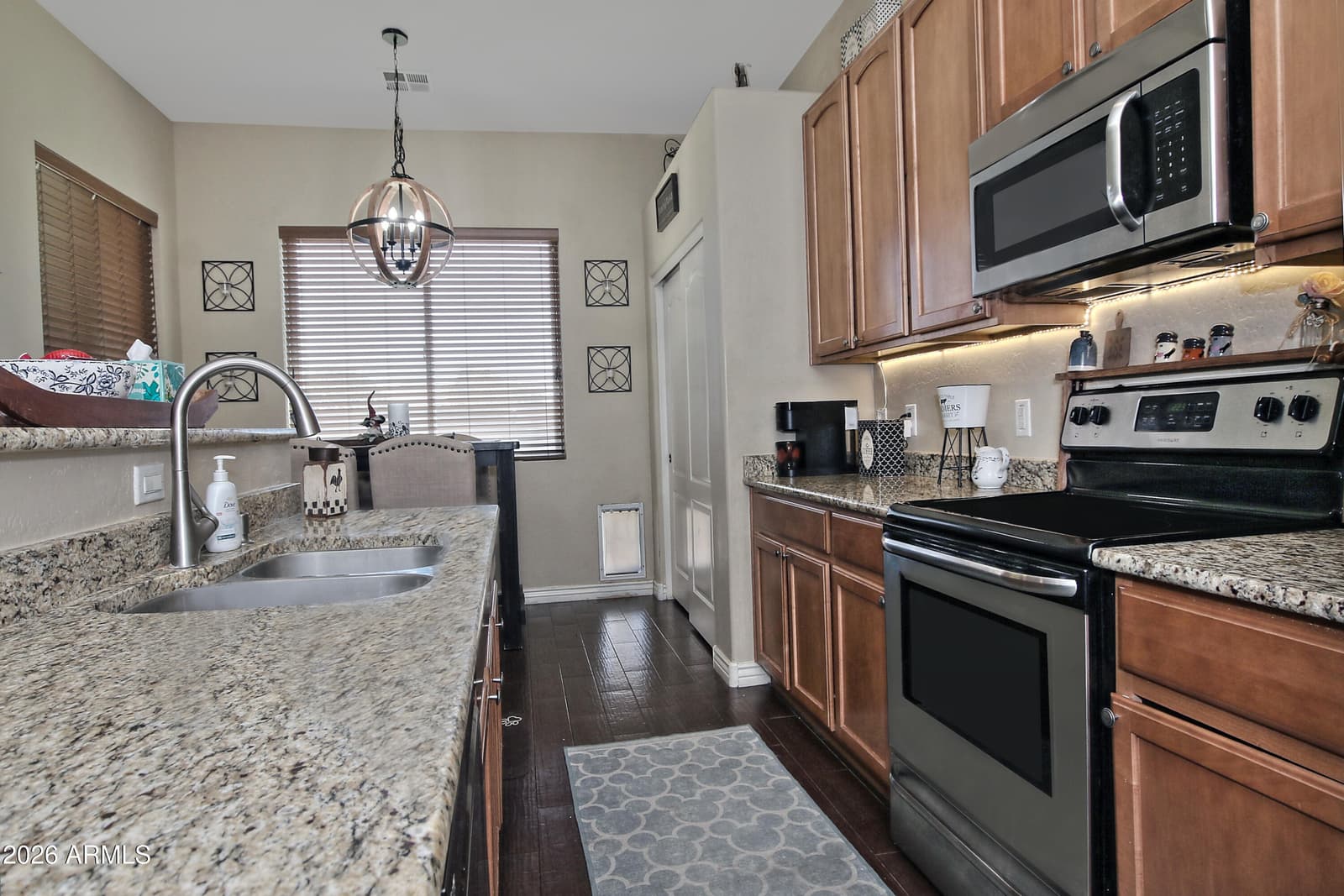 839 W SAGUARO Lane, San Tan Valley, AZ 85143 — photo 9 of 38