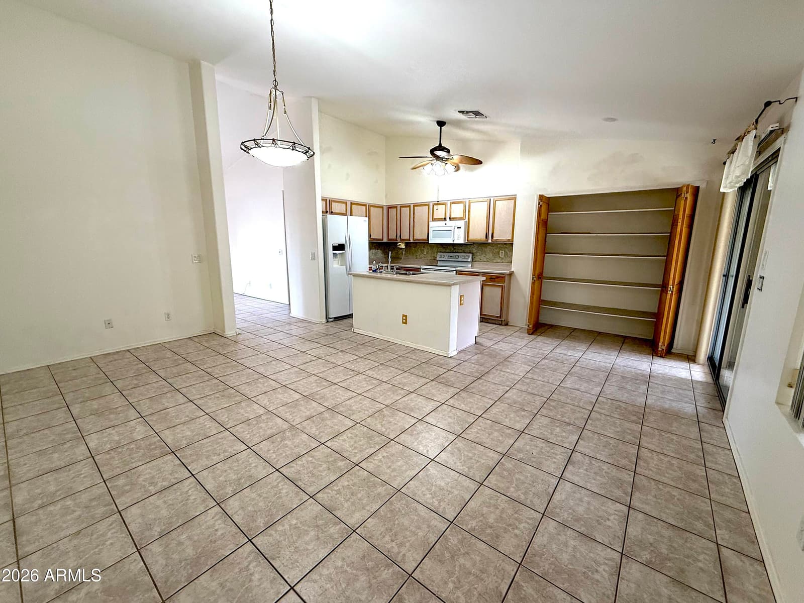10781 W ROBIN Lane W, Peoria, AZ 85373 — photo 4 of 20