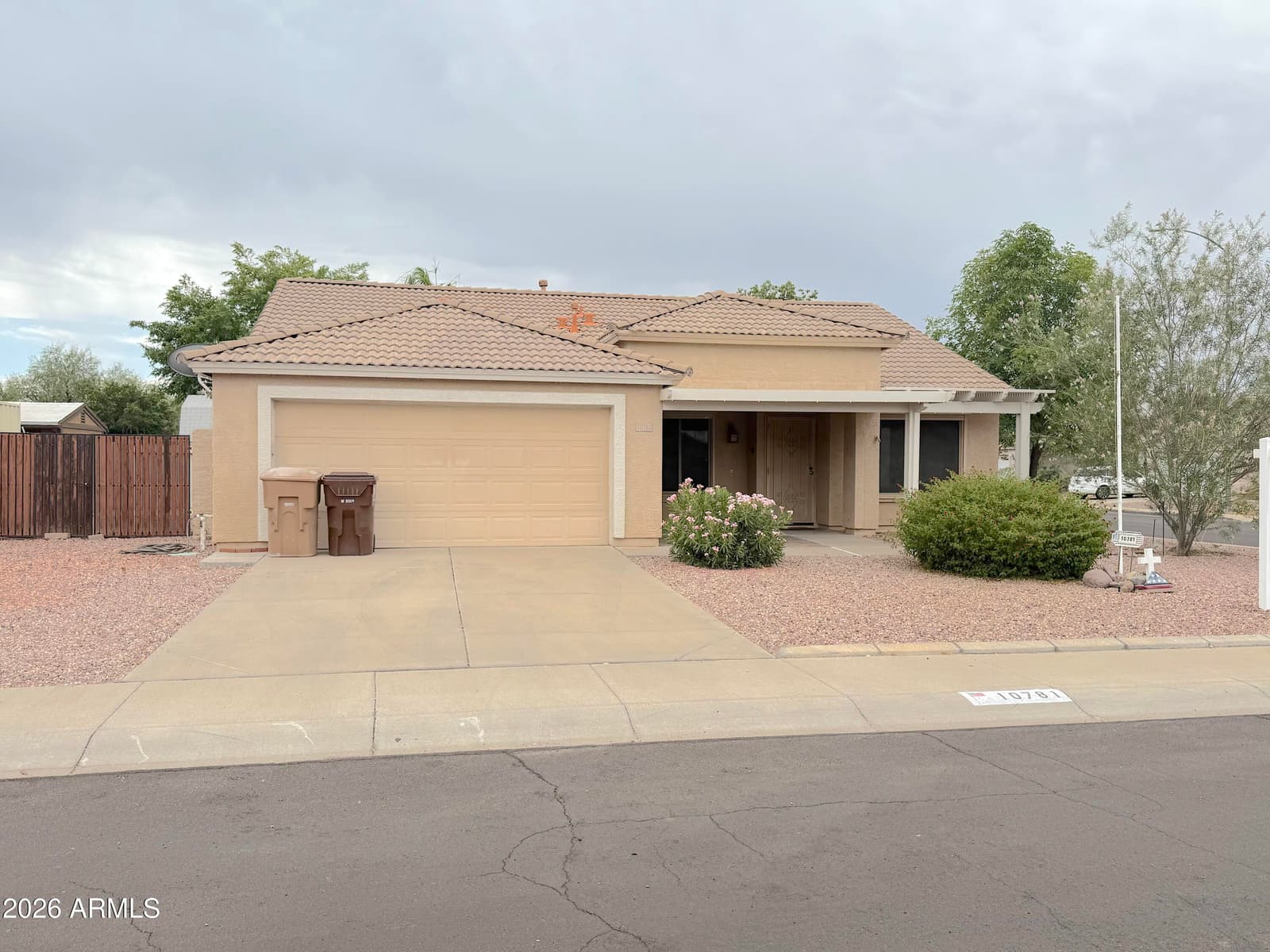 10781 W ROBIN Lane W, Peoria, AZ 85373 — photo 1 of 20