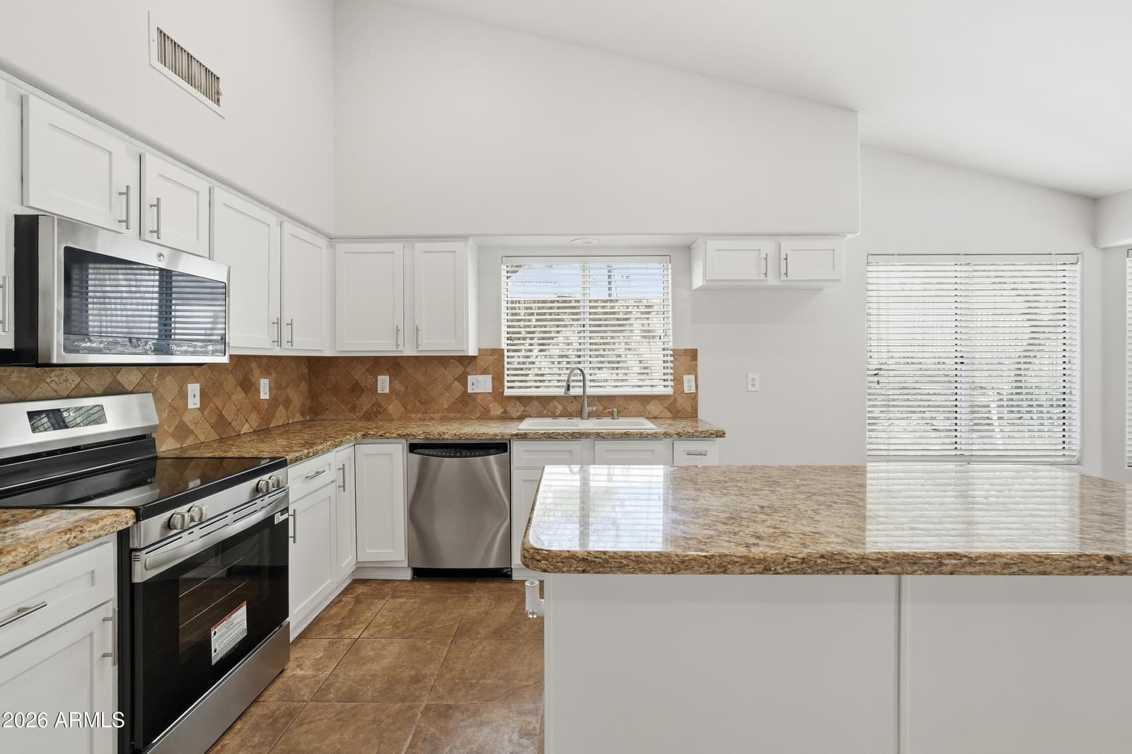 908 E VERBENA Drive, Phoenix, AZ 85048 — photo 7 of 18