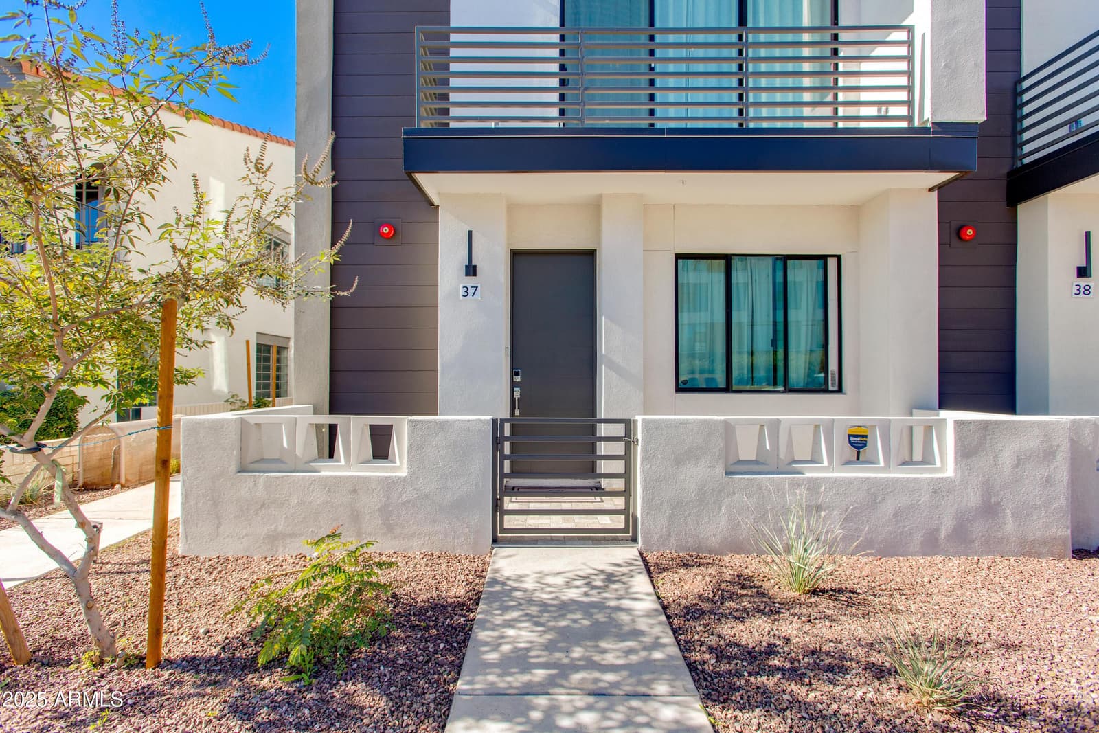 4220 N 32nd Street Unit 37, Phoenix, AZ 85018 — photo 2 of 19
