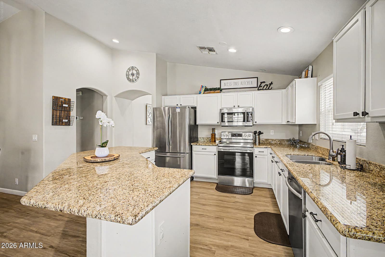 1352 S PORTLAND Avenue, Gilbert, AZ 85296 — photo 3 of 33