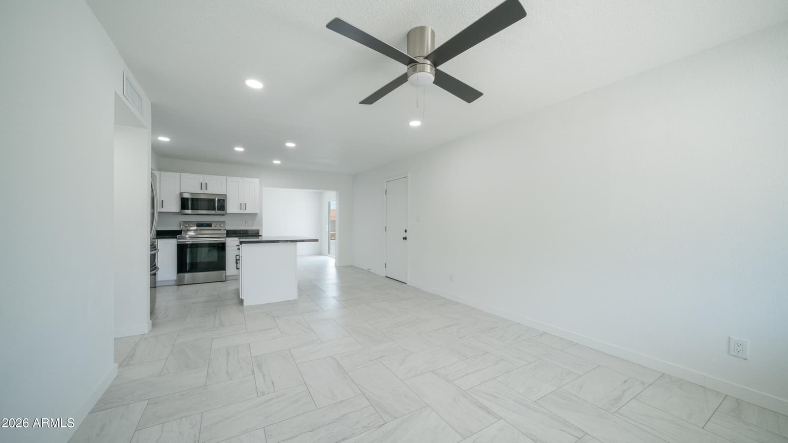 18218 N 33RD Drive, Phoenix, AZ 85053 — photo 3 of 22