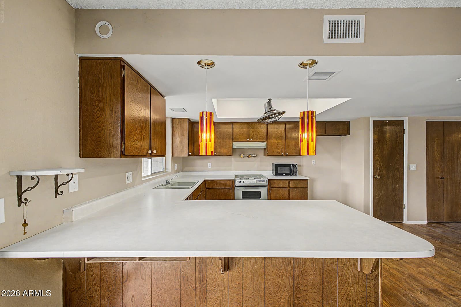 2021 W MYRTLE Avenue, Phoenix, AZ 85021 — photo 10 of 29