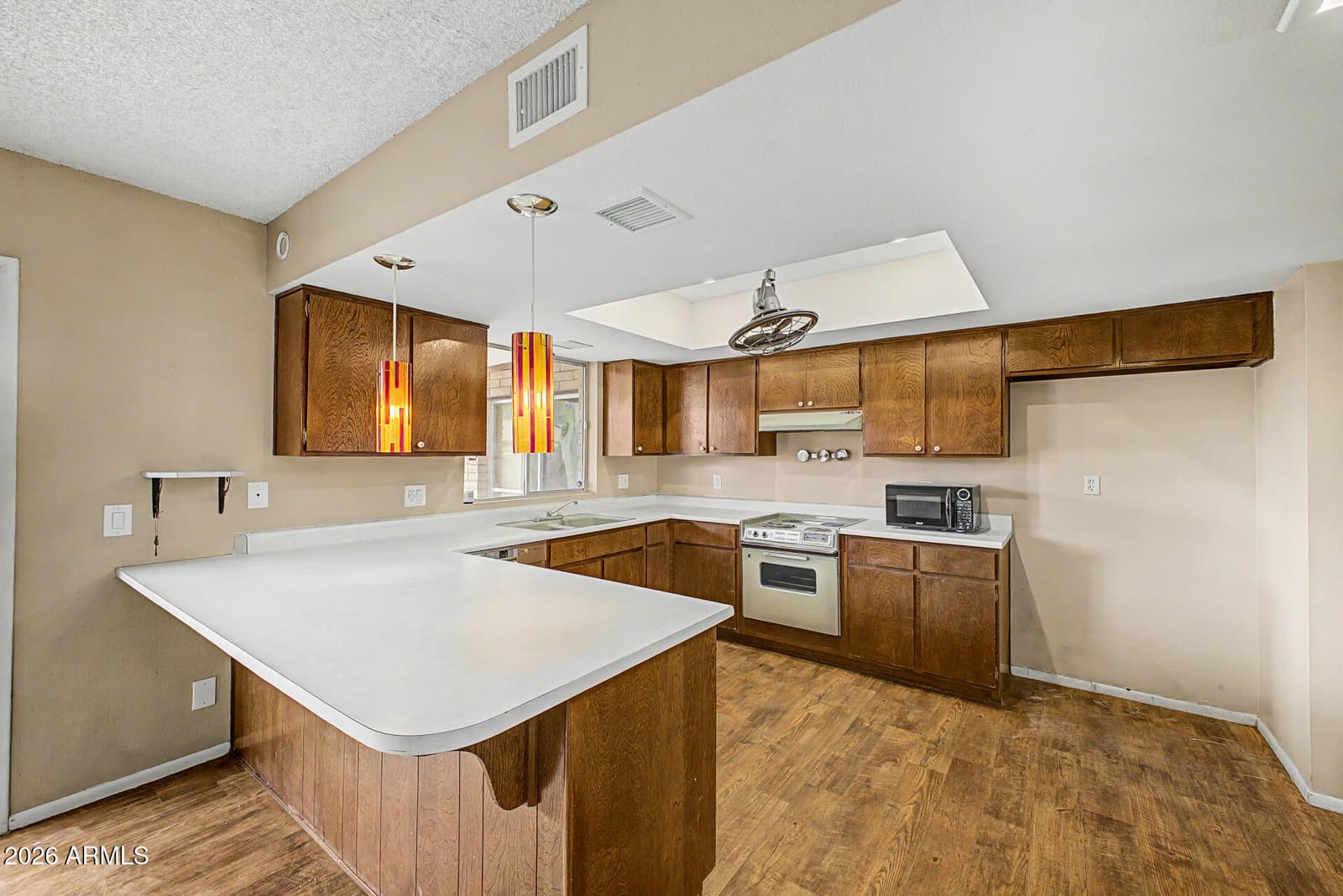 2021 W MYRTLE Avenue, Phoenix, AZ 85021 — photo 11 of 29