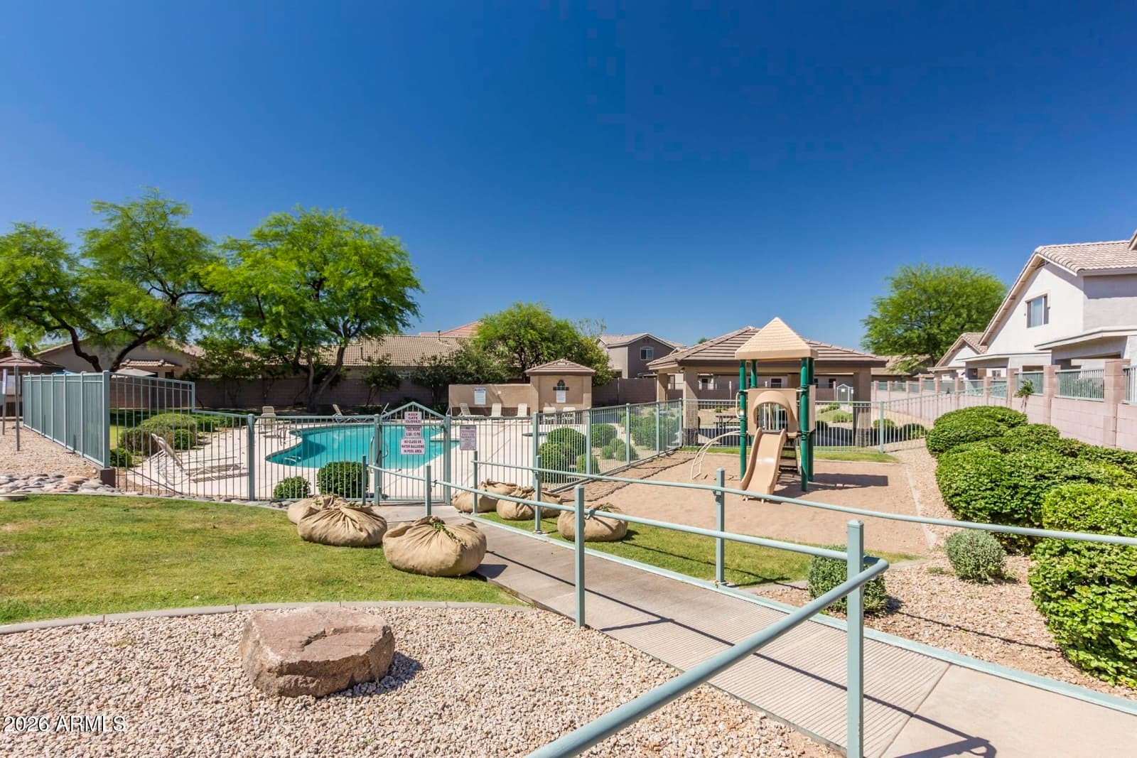16036 N 11TH Avenue 1058, Phoenix, AZ 85023 — photo 13 of 57