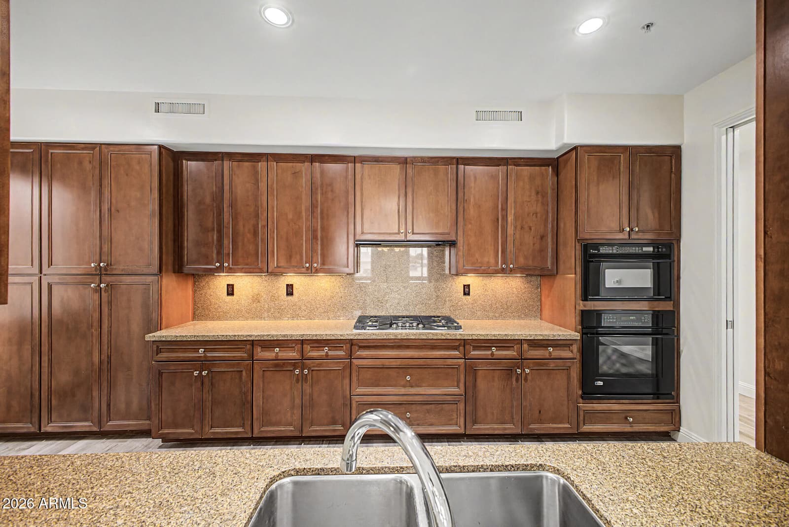 3801 N GOLDWATER Boulevard 204, Scottsdale, AZ 85251 — photo 7 of 33