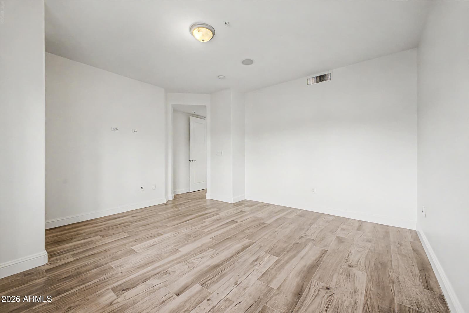 3801 N GOLDWATER Boulevard 204, Scottsdale, AZ 85251 — photo 15 of 33