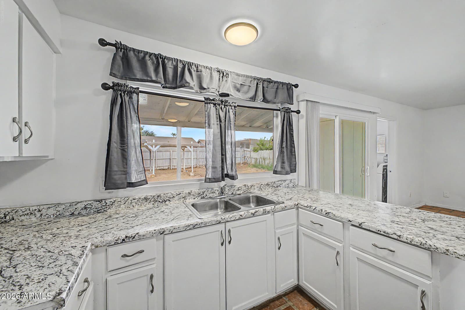 6920 W FILLMORE Street, Phoenix, AZ 85043 — photo 10 of 21