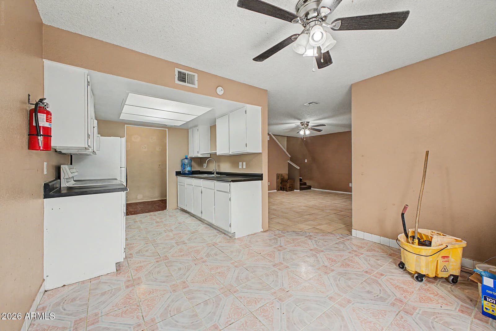 6902 W DEVONSHIRE Avenue 1281, Phoenix, AZ 85033 — photo 11 of 35