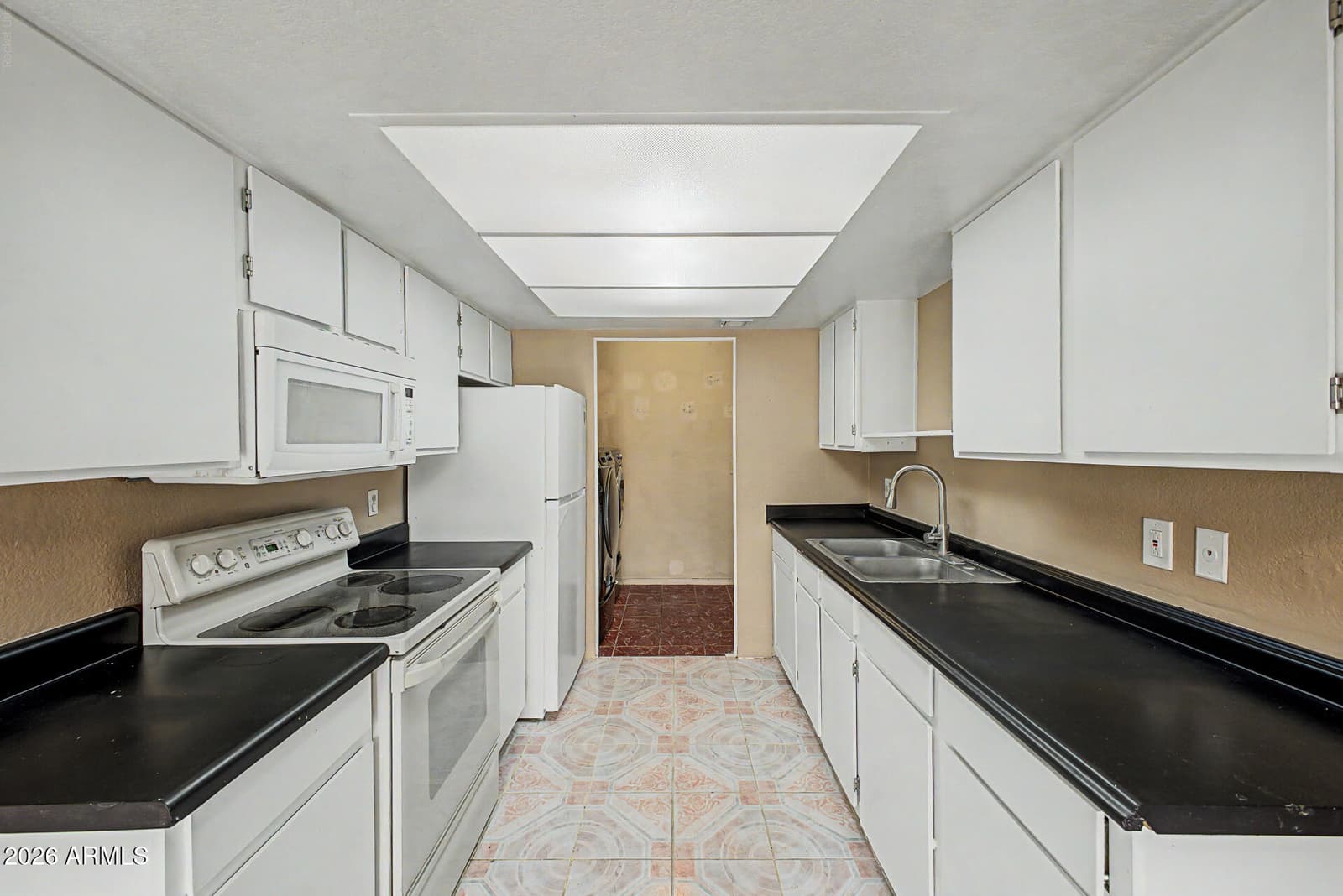 6902 W DEVONSHIRE Avenue 1281, Phoenix, AZ 85033 — photo 12 of 35
