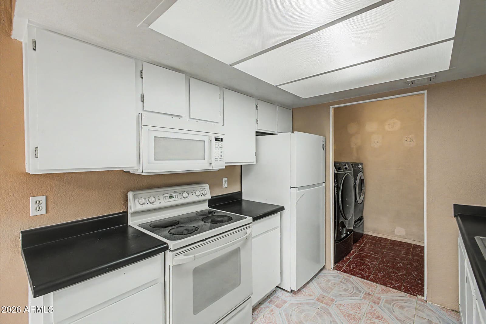 6902 W DEVONSHIRE Avenue 1281, Phoenix, AZ 85033 — photo 13 of 35