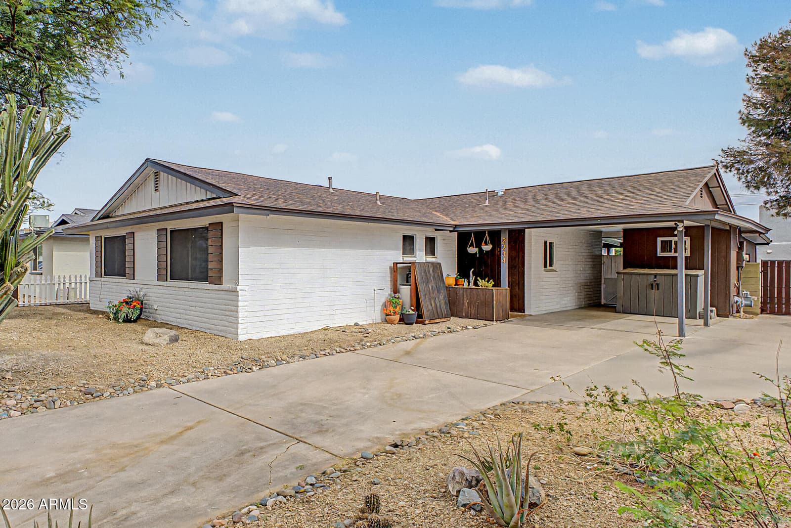 2234 E PARADISE Drive, Phoenix, AZ 85028 — photo 2 of 43
