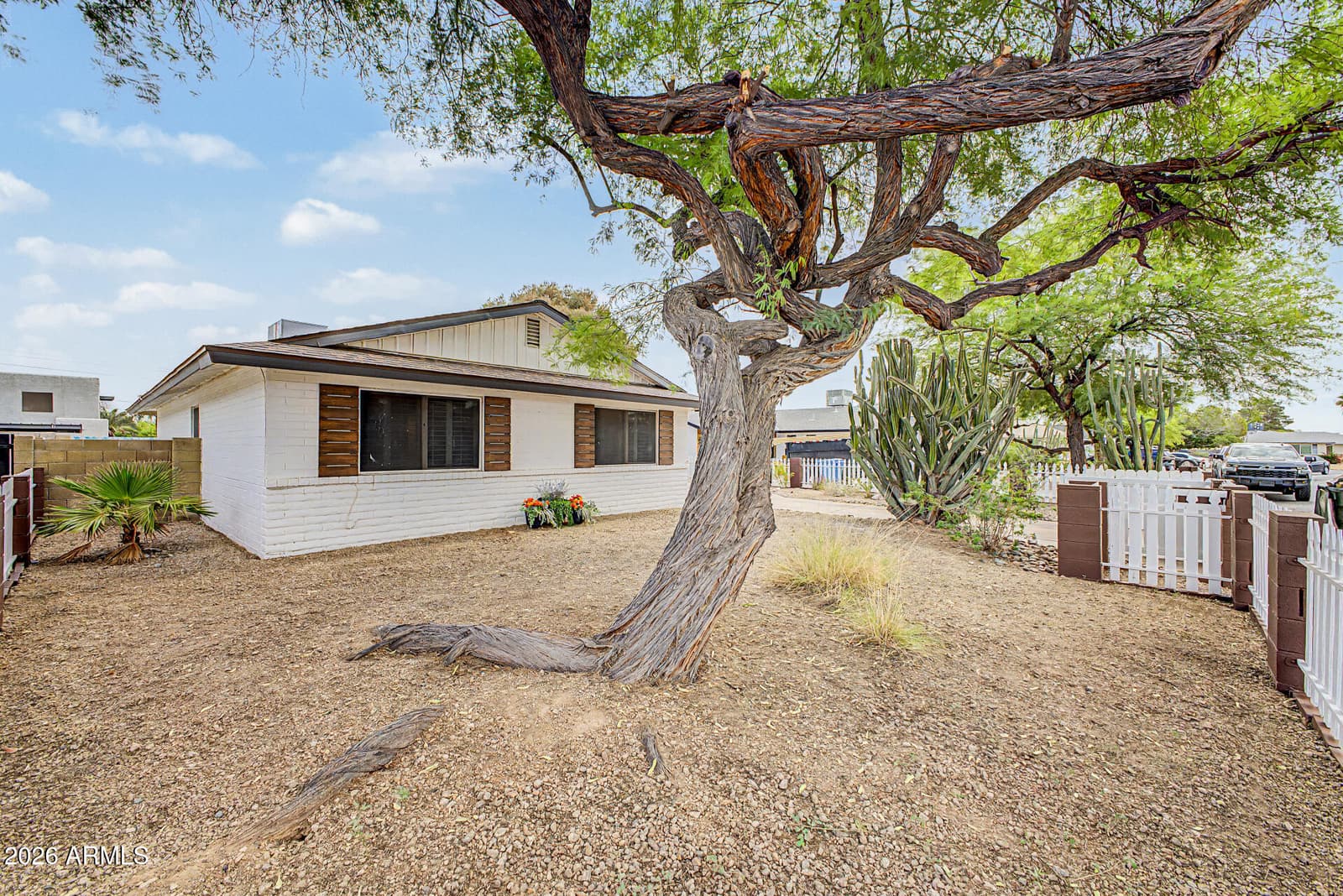 2234 E PARADISE Drive, Phoenix, AZ 85028 — photo 3 of 43
