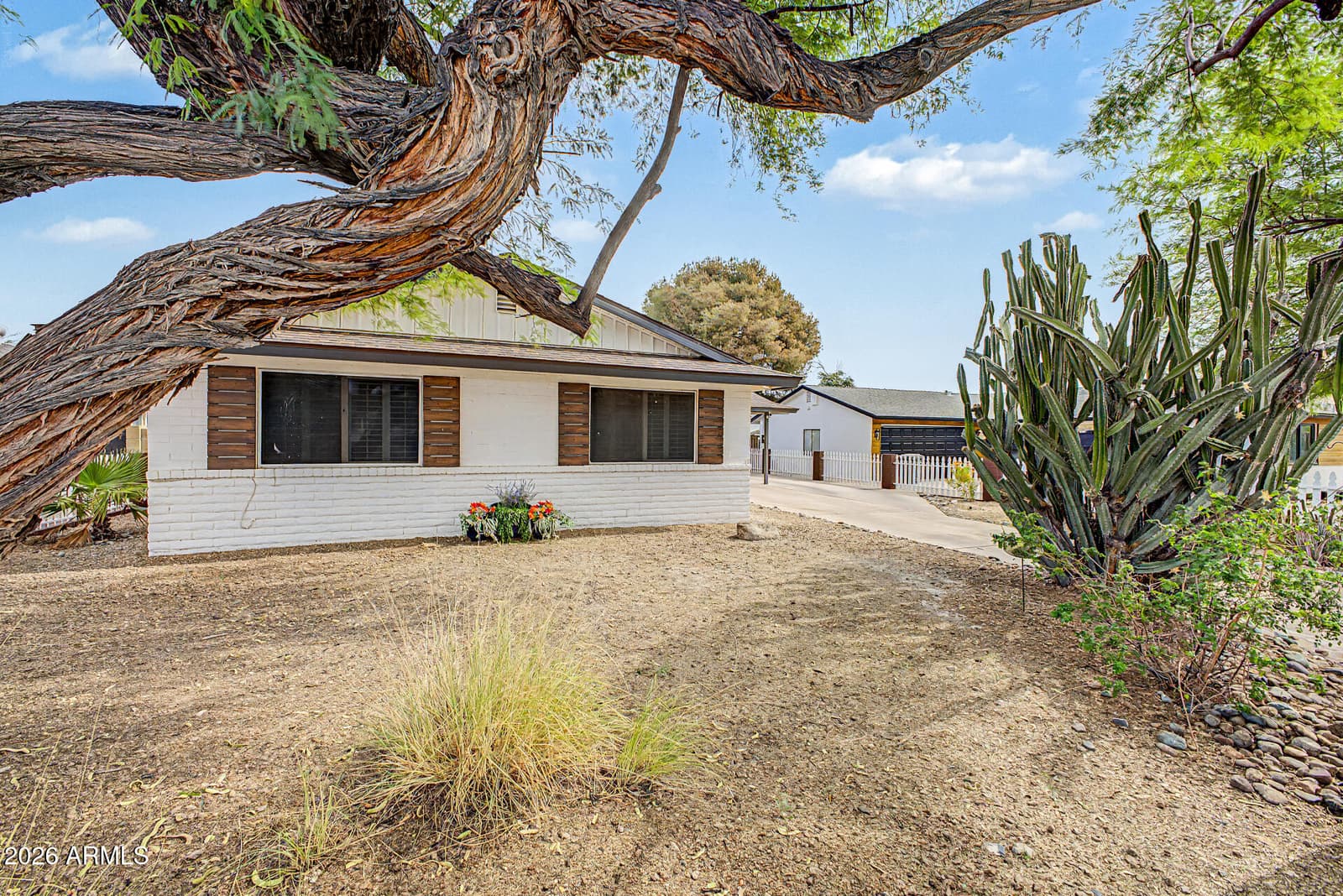 2234 E PARADISE Drive, Phoenix, AZ 85028 — photo 4 of 43