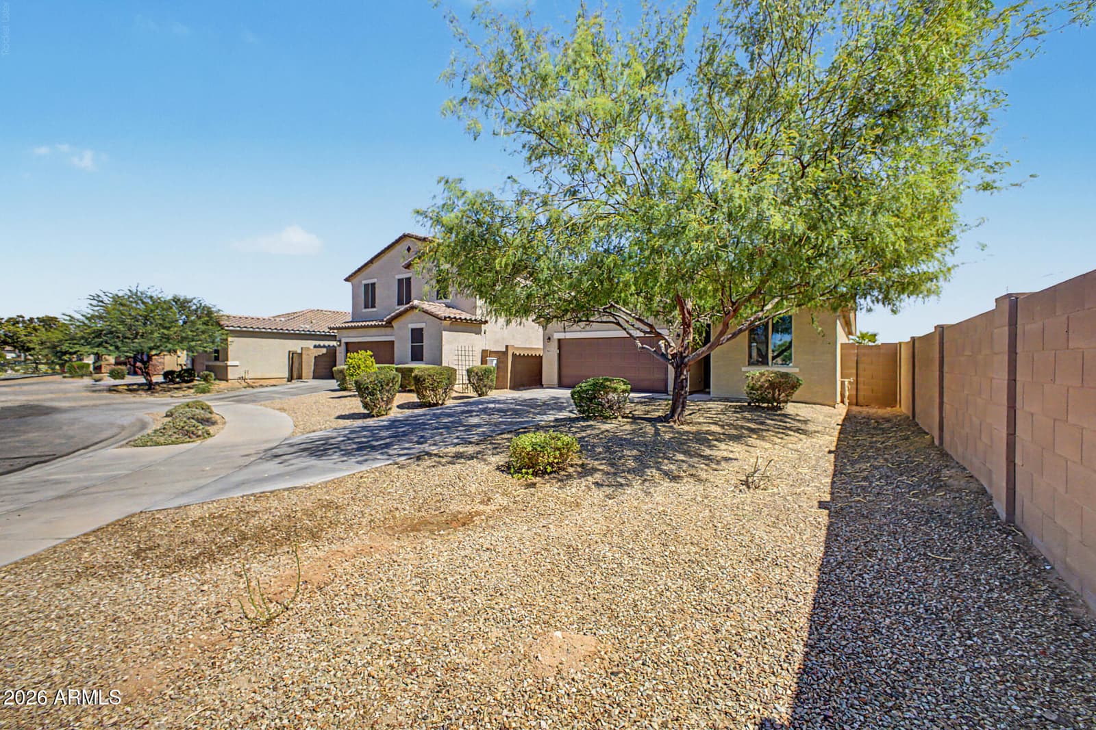 16671 W MESCAL Street, Surprise, AZ 85388 — photo 3 of 33