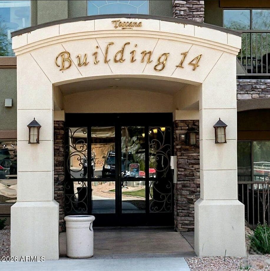 5350 E DEER VALLEY Drive E 3249, Phoenix, AZ 85054 — photo 1 of 9