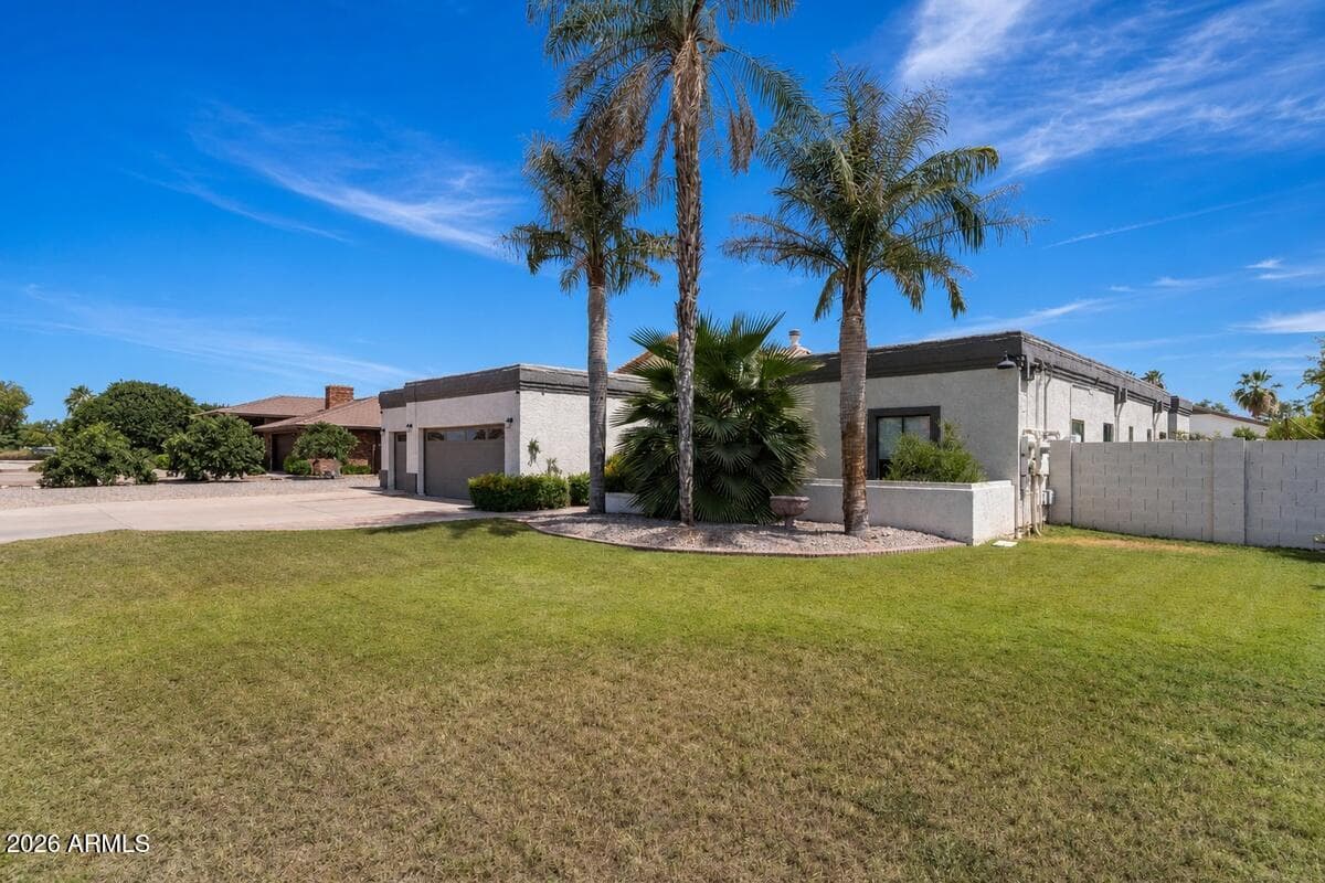 8443 W DONALD Drive, Peoria, AZ 85383 — photo 4 of 28