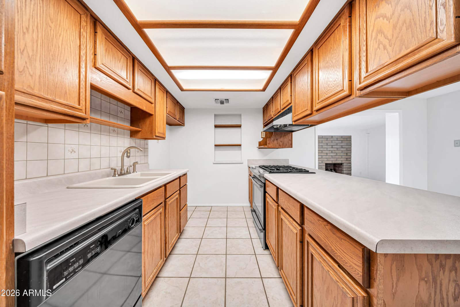 3472 E SHARON Drive, Phoenix, AZ 85032 — photo 9 of 32