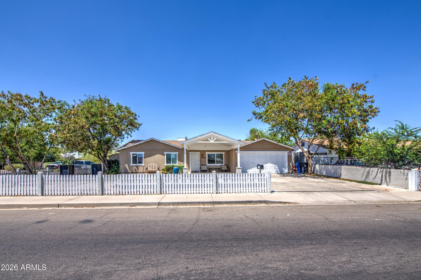 6126 W ENCANTO Boulevard, Phoenix, AZ 85035 — photo 4 of 44