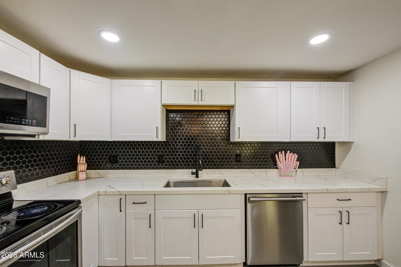 6126 W ENCANTO Boulevard, Phoenix, AZ 85035 — photo 13 of 44