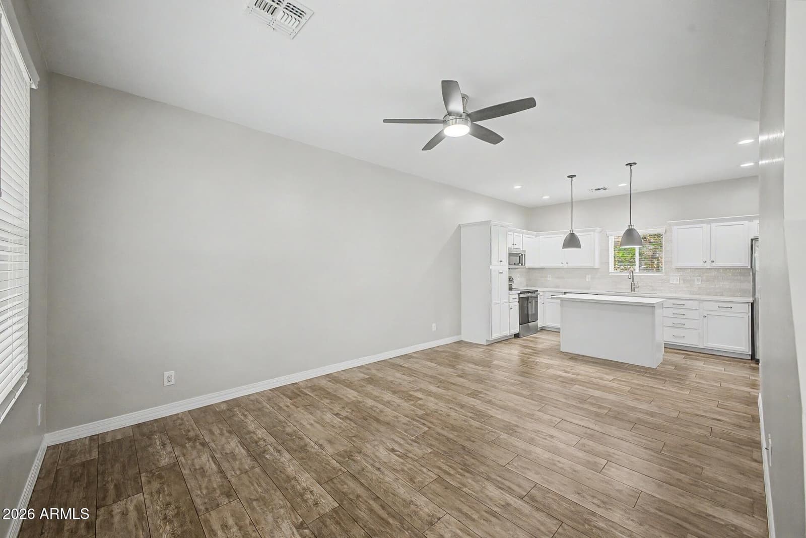 3010 N 37TH Street 4, Phoenix, AZ 85018 — photo 4 of 31