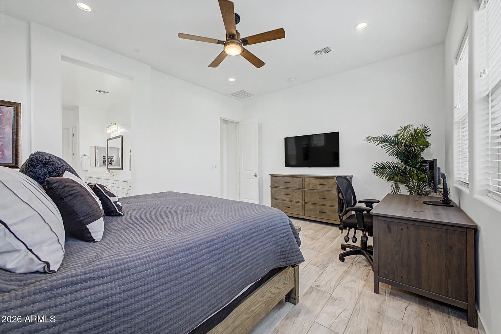21641 N 59TH Street, Phoenix, AZ 85054 — photo 20 of 48