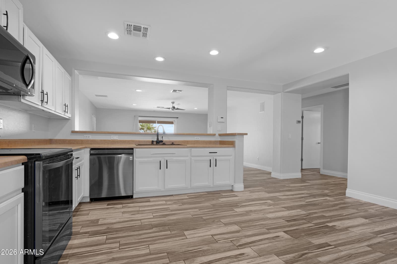 11553 W GREEN Drive, Youngtown, AZ 85363 — photo 11 of 31
