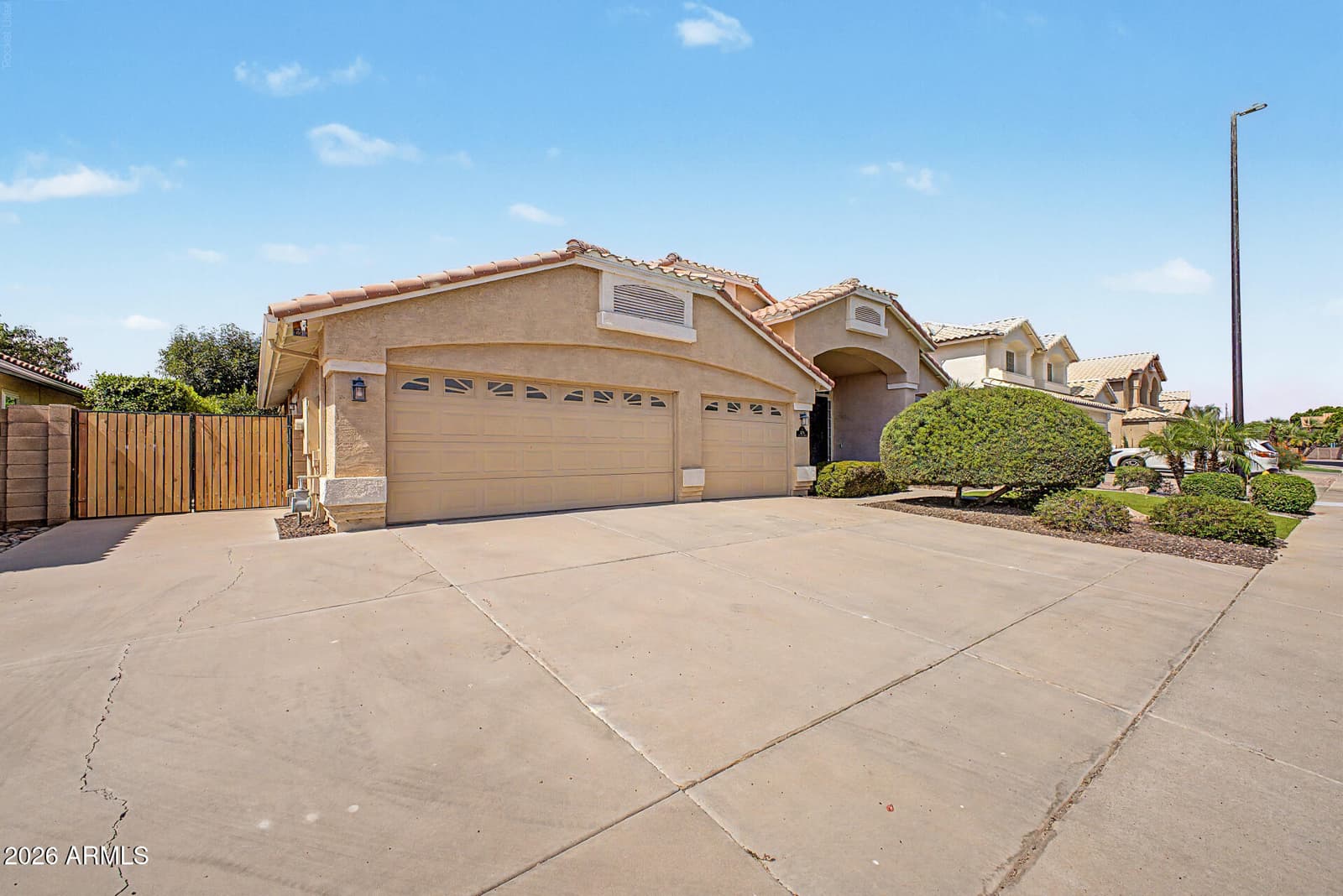 1466 E SPUR Avenue, Gilbert, AZ 85296 — photo 2 of 37