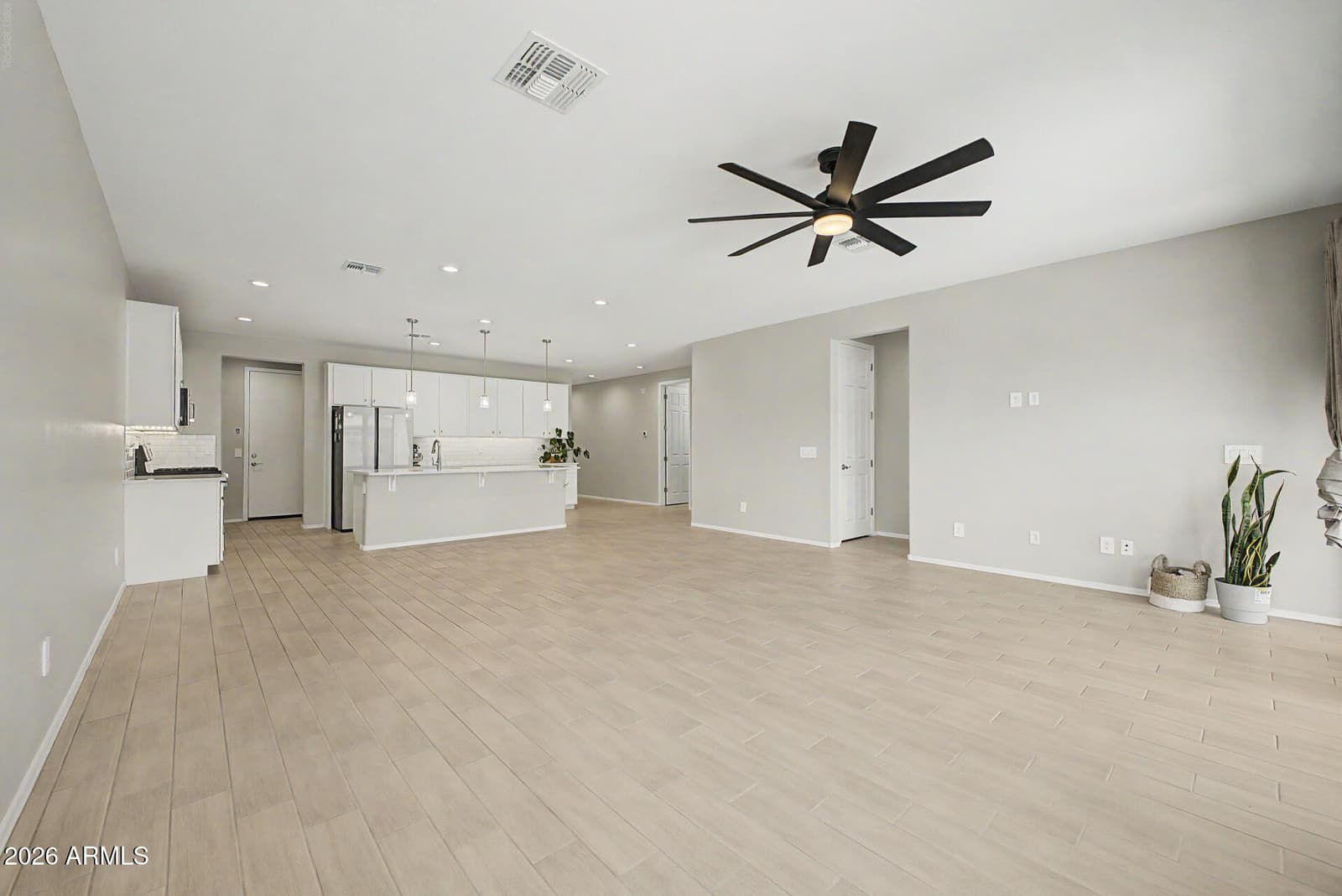 913 S 108TH Avenue, Avondale, AZ 85323 — photo 2 of 22