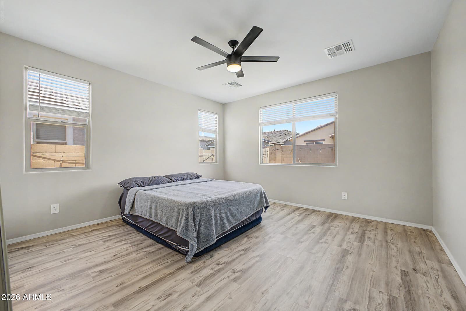 913 S 108TH Avenue, Avondale, AZ 85323 — photo 4 of 22