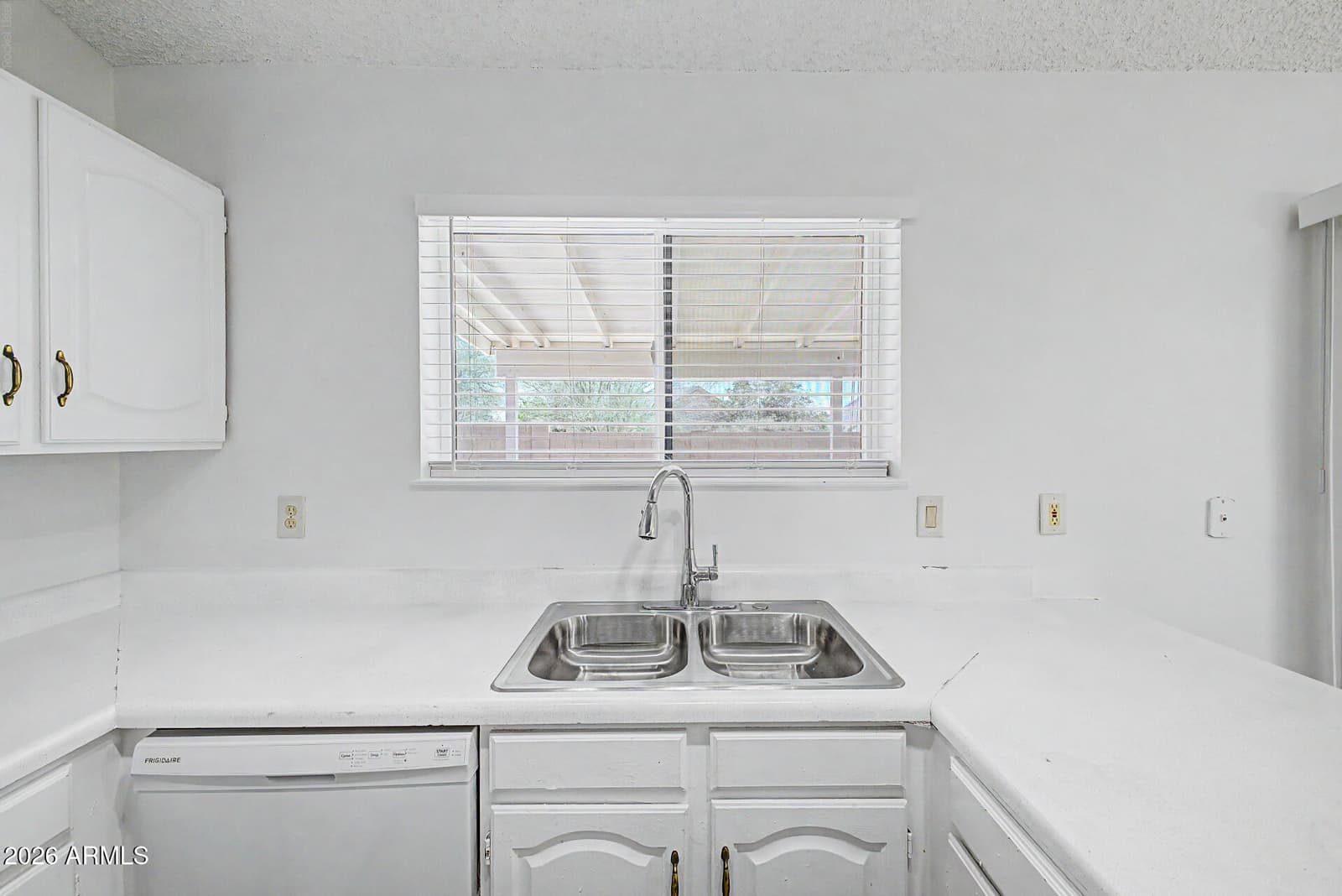 7055 E GARY Street, Mesa, AZ 85207 — photo 10 of 34