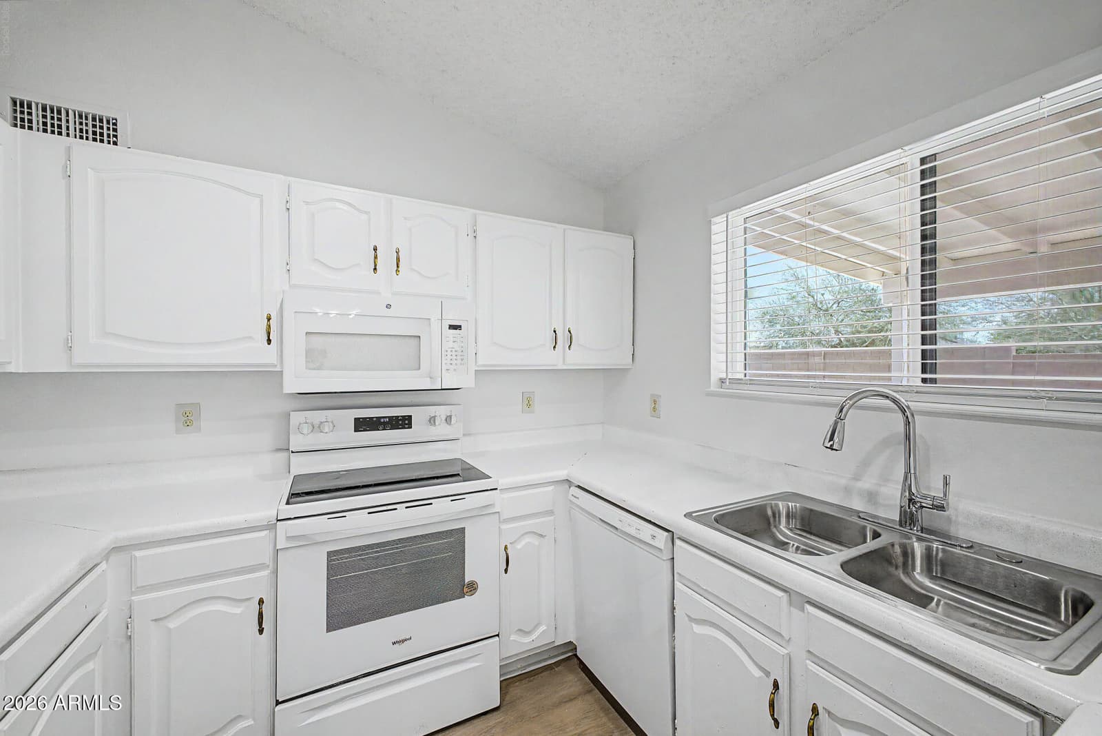 7055 E GARY Street, Mesa, AZ 85207 — photo 9 of 34