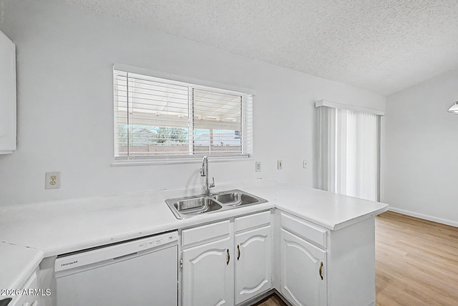 7055 E GARY Street, Mesa, AZ 85207 — photo 11 of 34