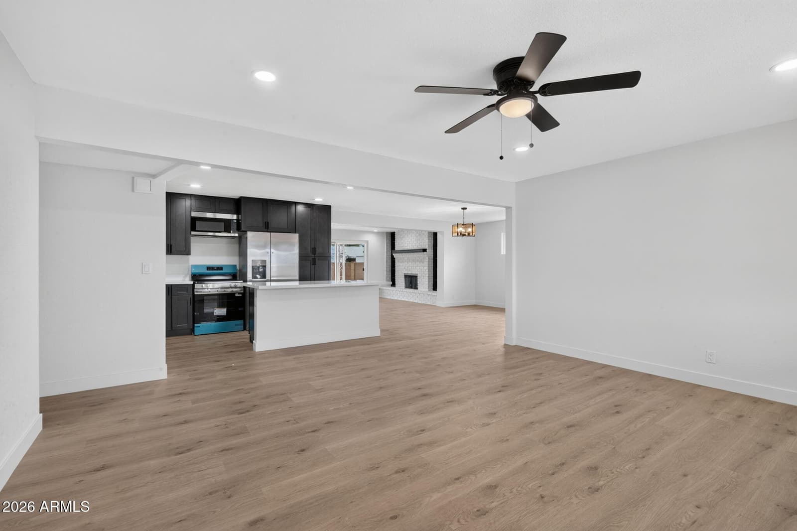 12649 N 30TH Drive, Phoenix, AZ 85029 — photo 4 of 43
