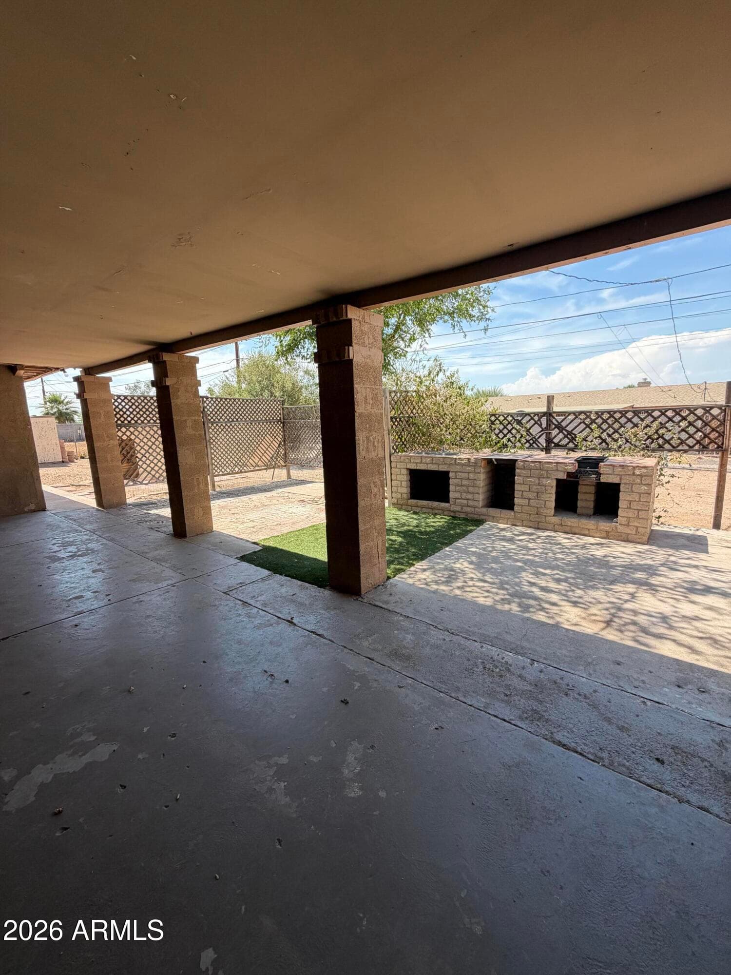 546 E LA MIRADA Drive, Phoenix, AZ 85042 — photo 3 of 5