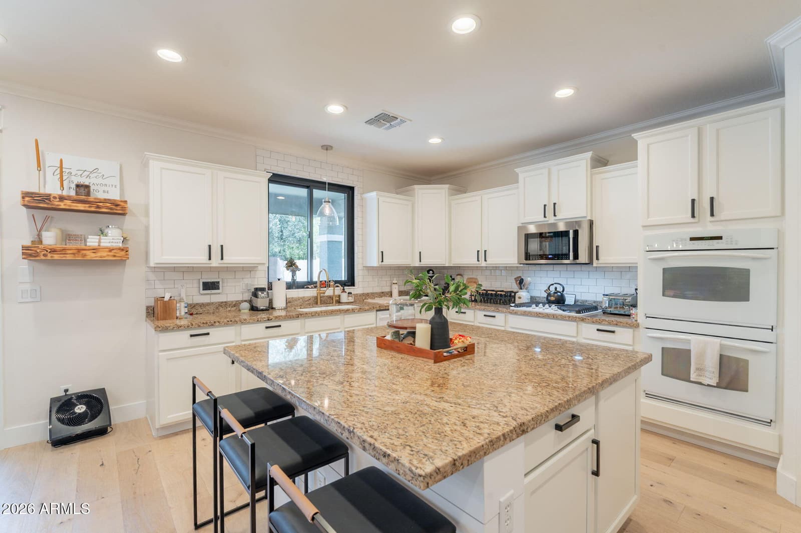 3852 E COMSTOCK Drive, Gilbert, AZ 85296 — photo 4 of 31