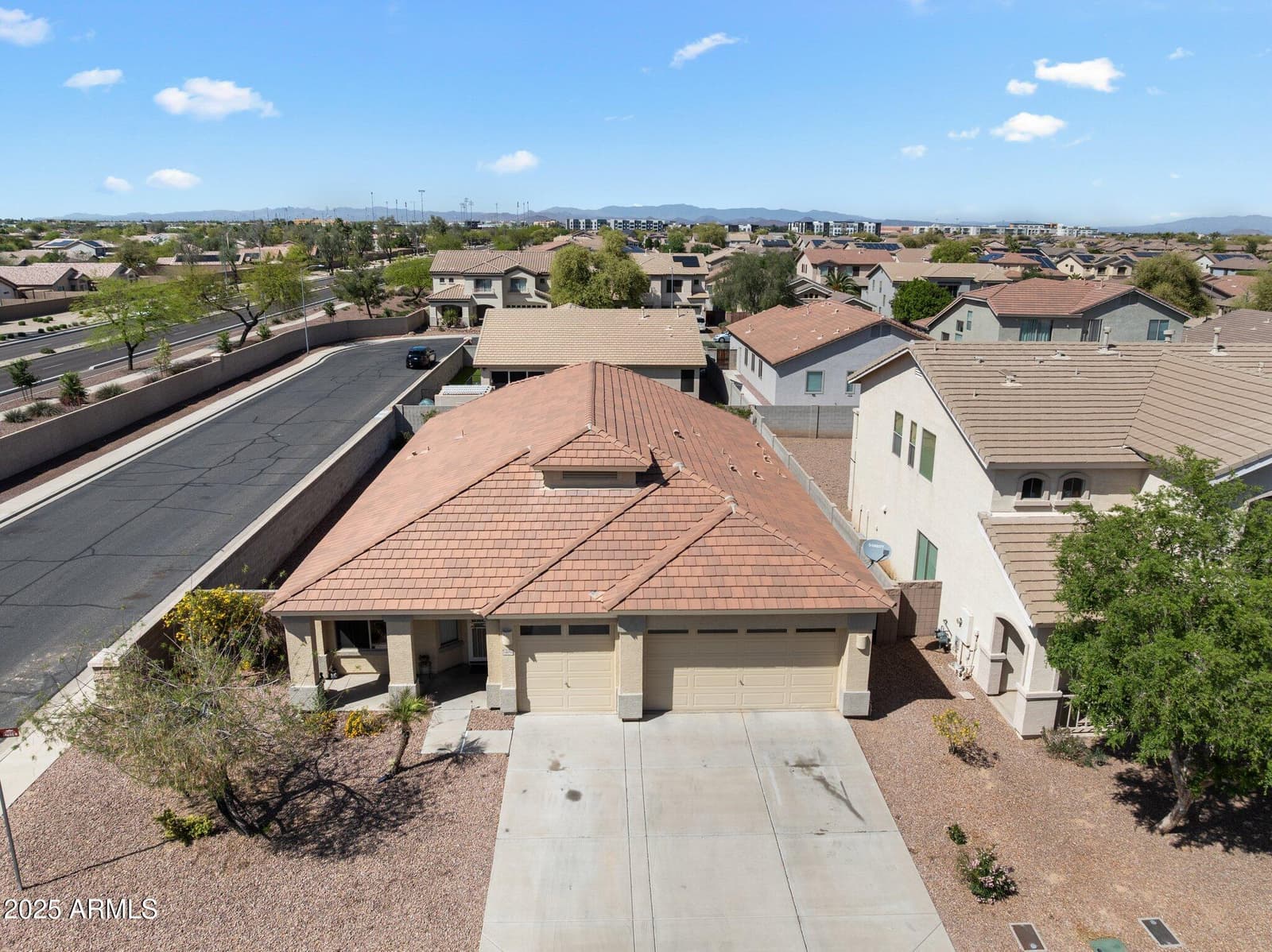 14694 W MANDALAY Lane, Surprise, AZ 85379 — photo 2 of 33