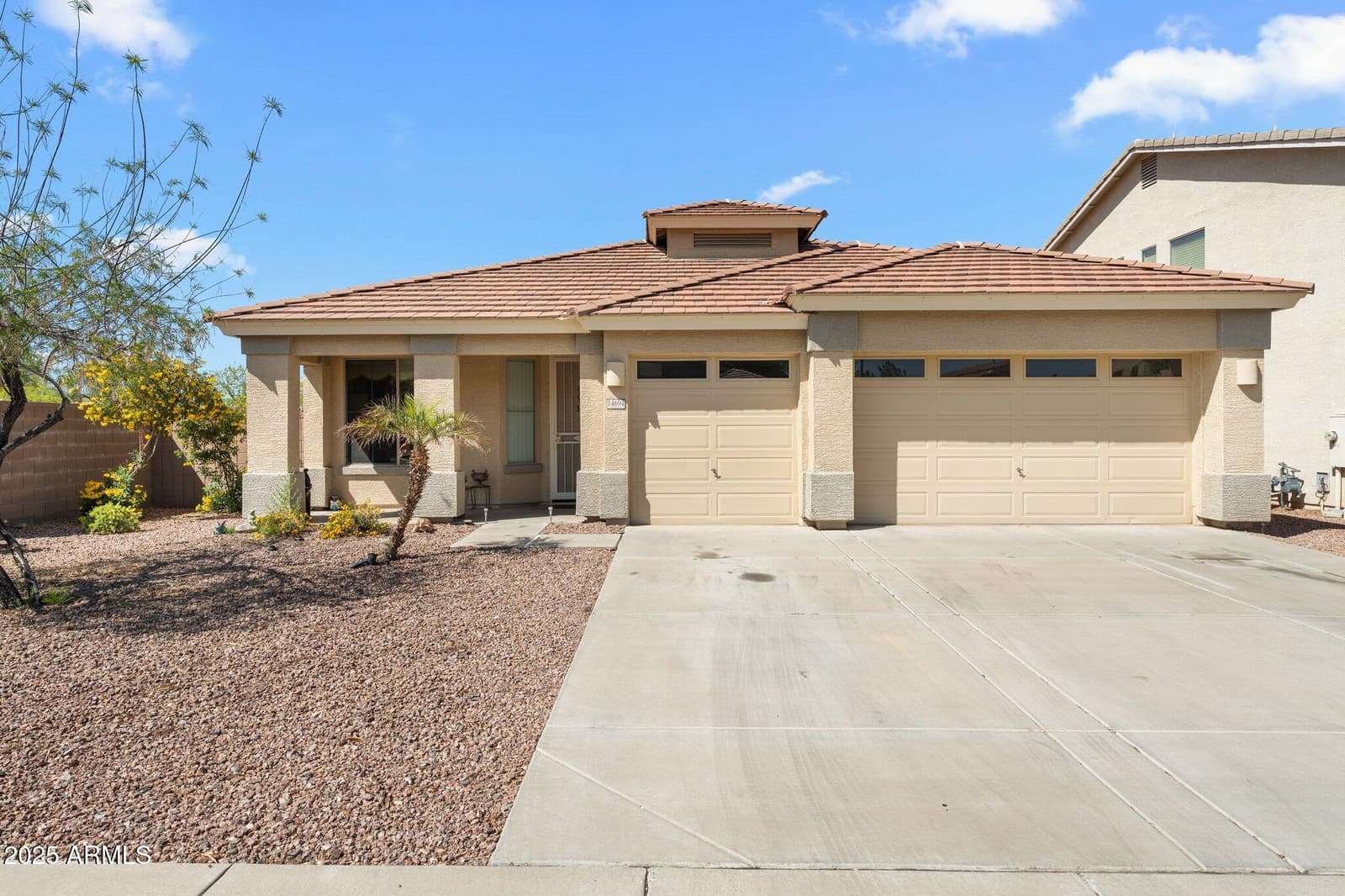 14694 W MANDALAY Lane, Surprise, AZ 85379 — photo 4 of 33
