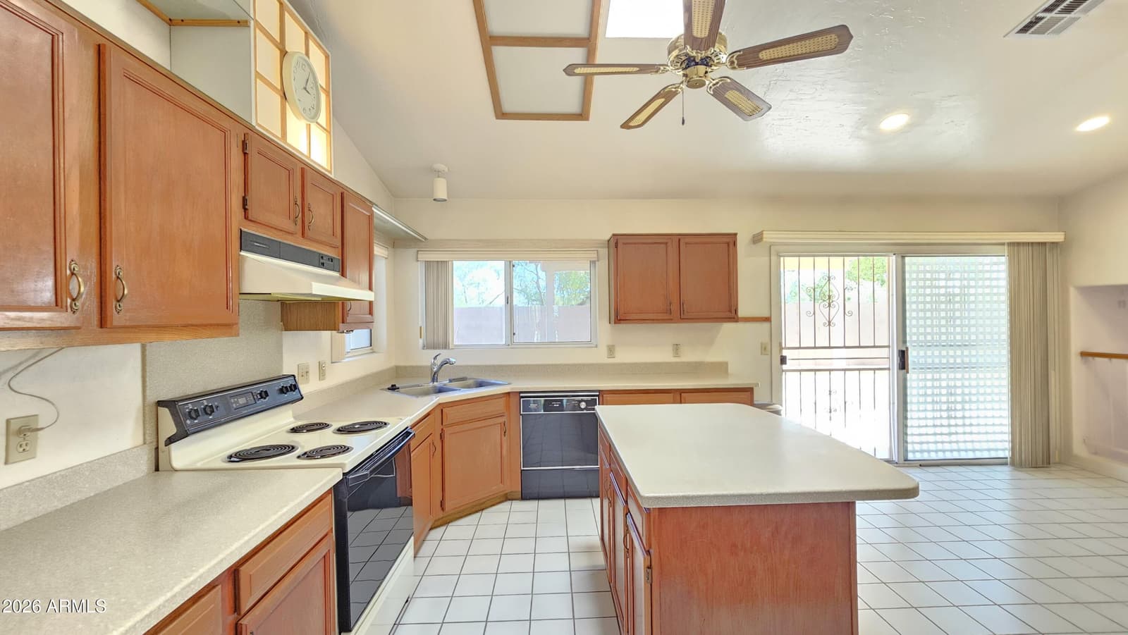 6131 W DESERT COVE Avenue, Glendale, AZ 85304 — photo 11 of 39